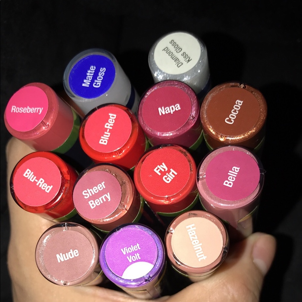 Smudged Proof
Food Proof 
Waterproof 
Kiss Proof